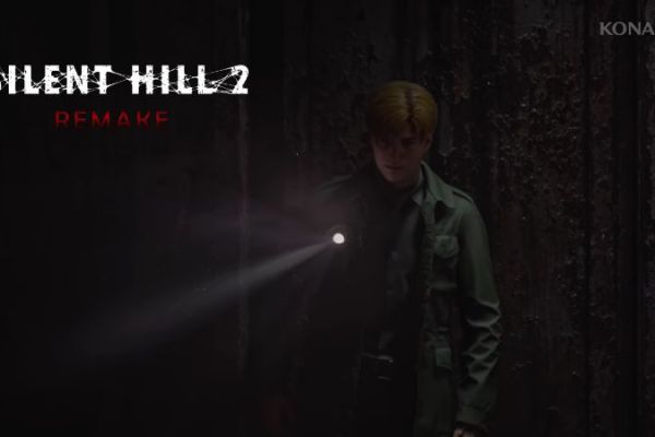 Silent Hill 2 Remake James Sunderland Using Flashlight