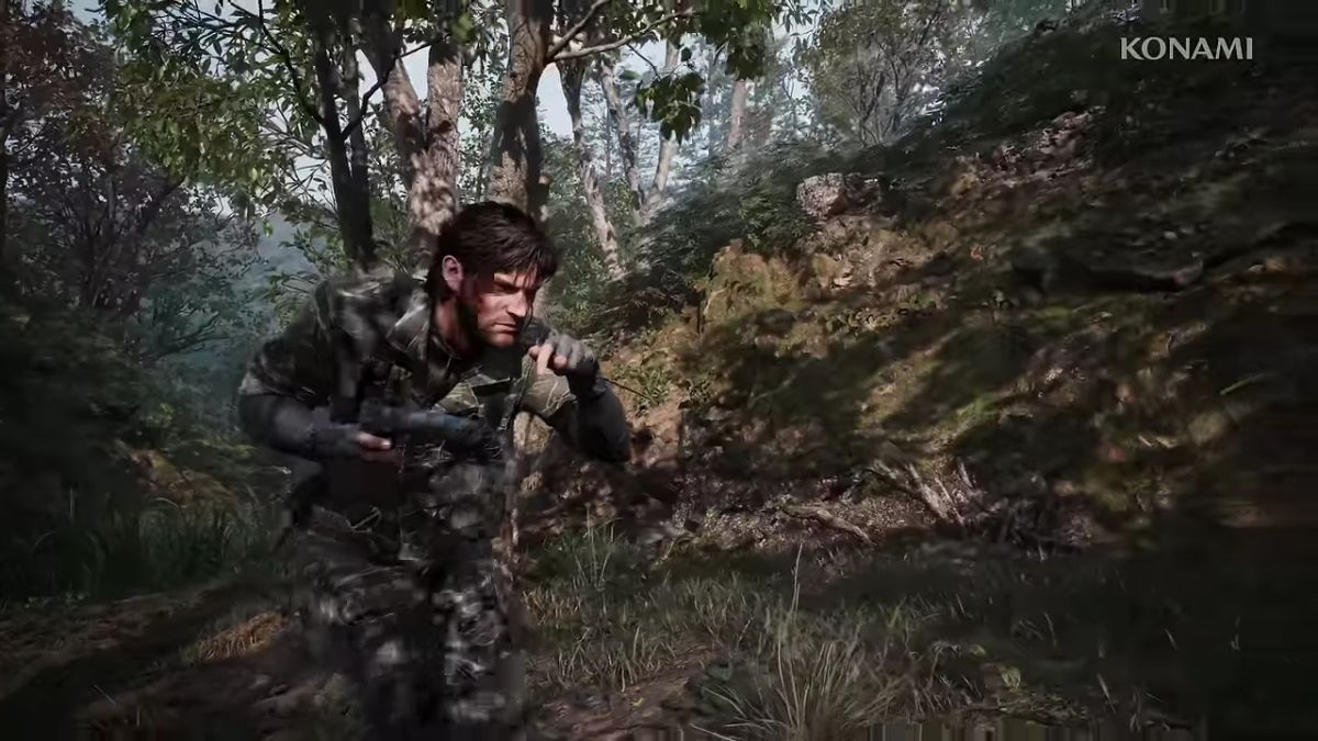 Metal Gear Solid Delta Snake Eater - Solid Snake creeping through the jungle